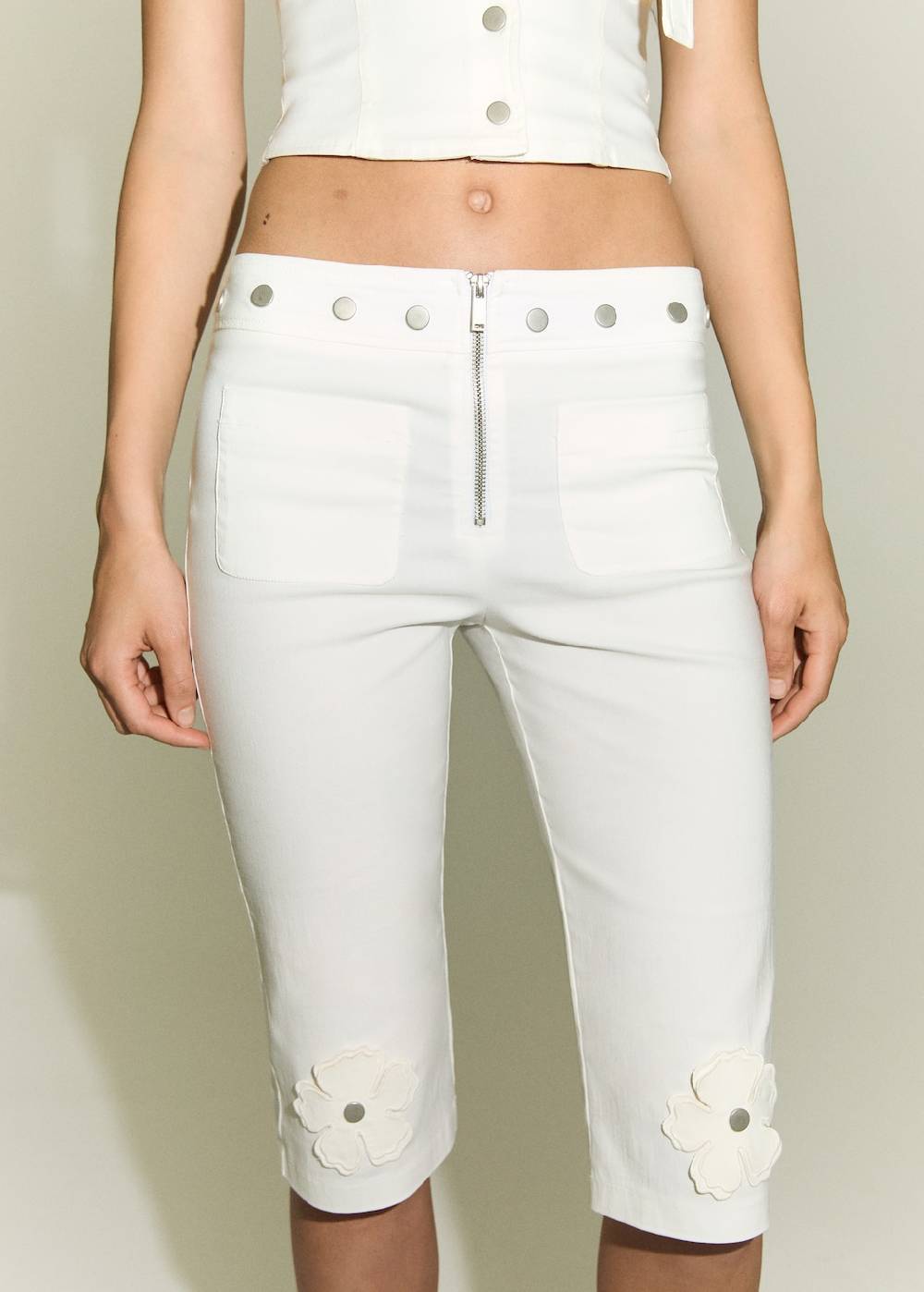 Mango Caprihose mit Zierknöpfen