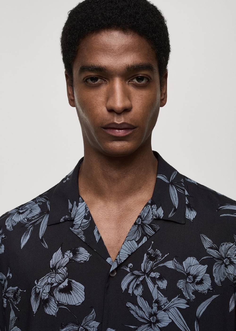 Mango Fließendes Hemd Mit Hawaii-Print