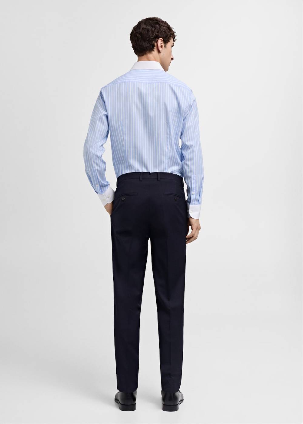 Mango Gestreiftes Slim-Fit-Anzughemd