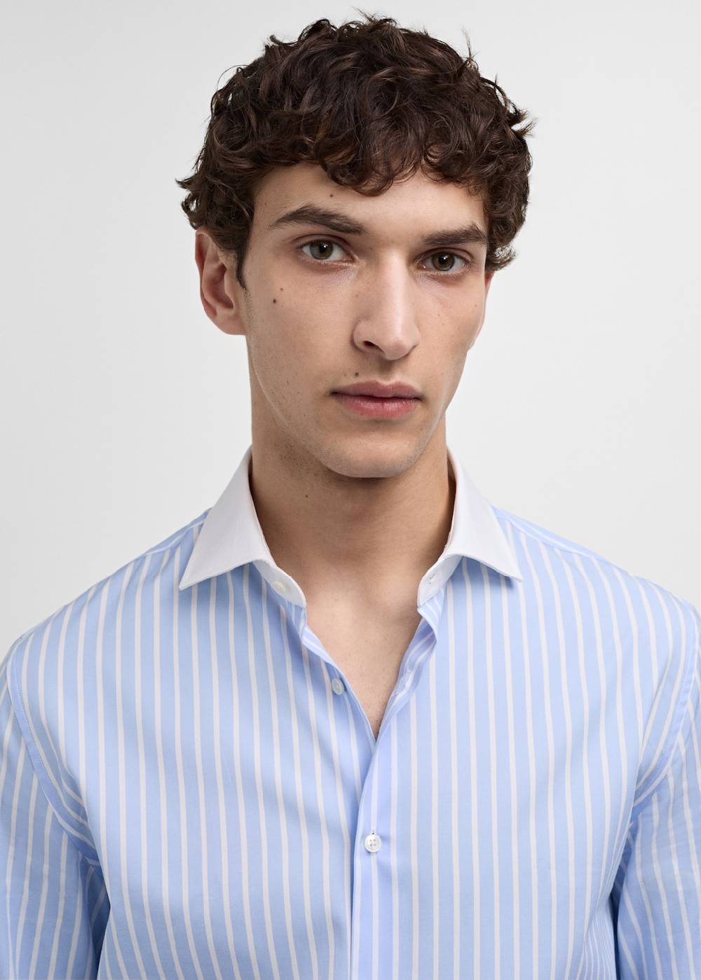 Mango Gestreiftes Slim-Fit-Anzughemd