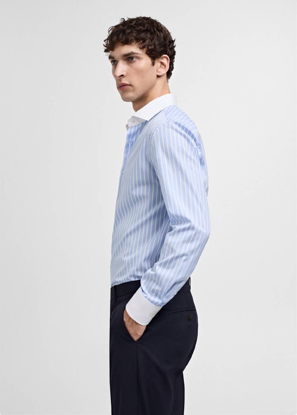 Mango Gestreiftes Slim-Fit-Anzughemd