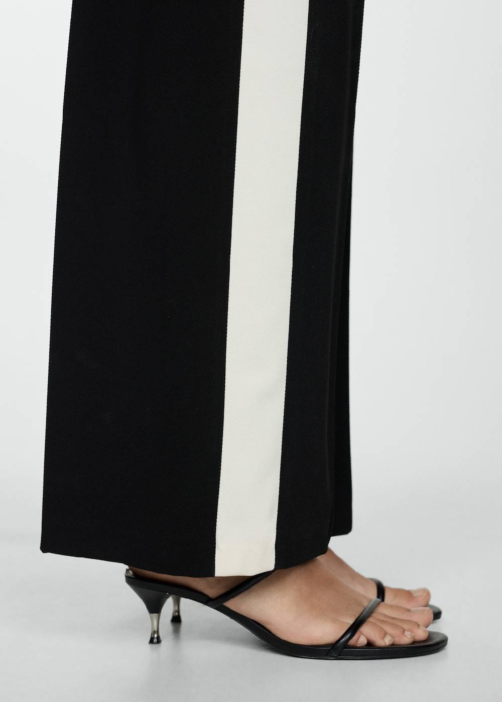 Mango Hose Mit Kontrastrienden Seitenstreifen