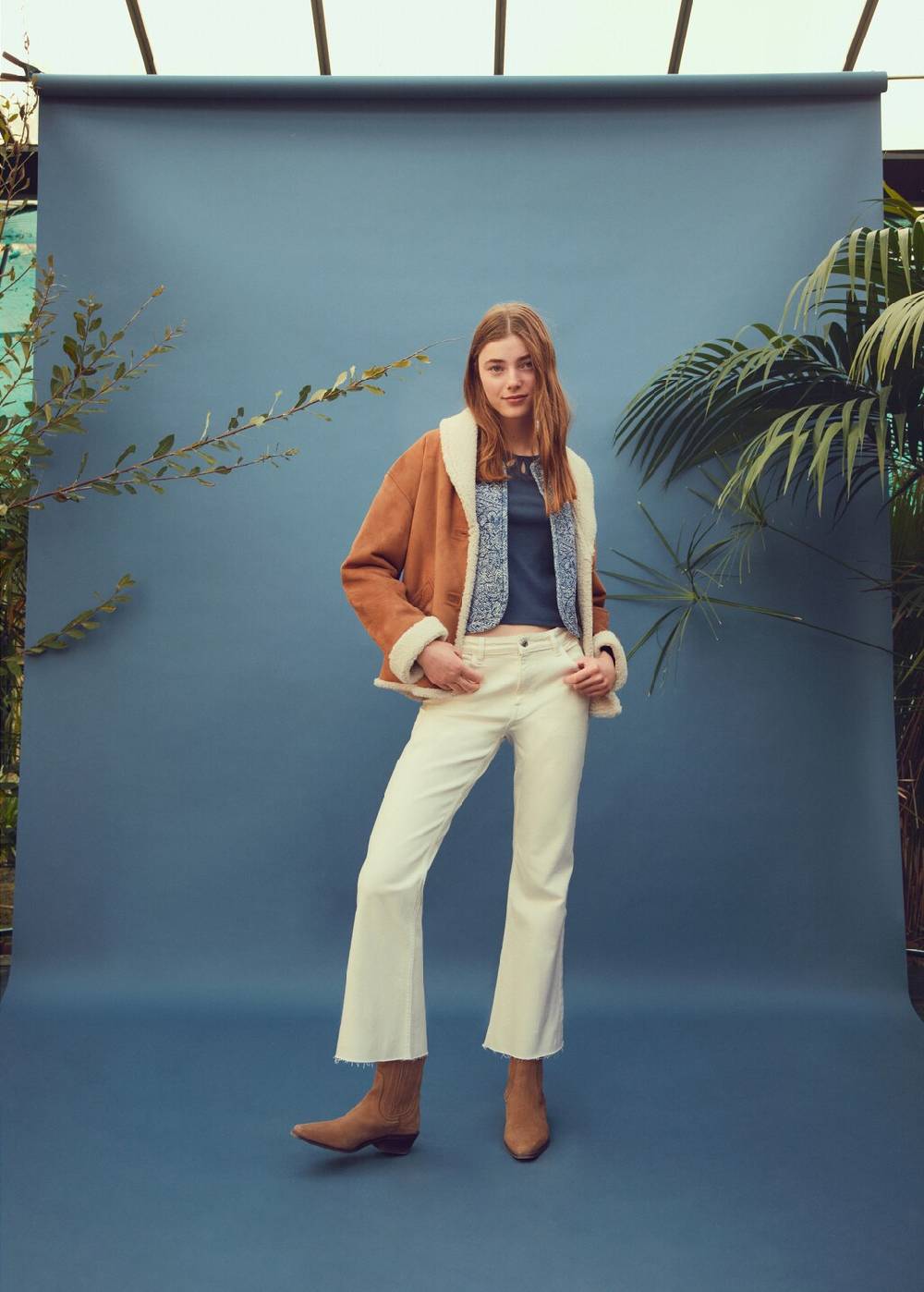 Mango Kurze Flared-Jeans