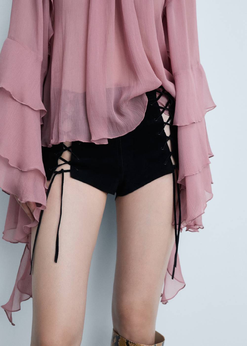 Mango Shorts mit Schlitz und Schleifen