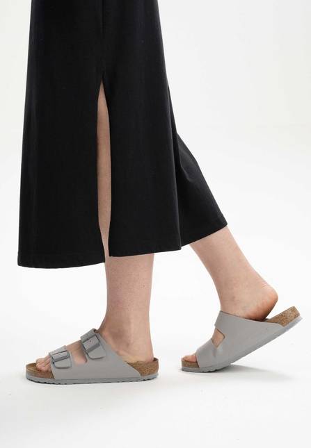 Melawear V-Neck Kleid Lang SHREOSHI