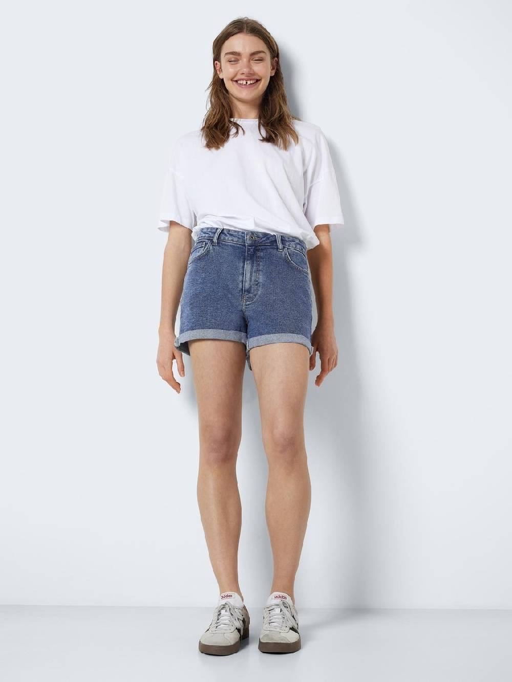 NOISY MAY NMMONI HW SHORTS AZ360 BL NOOS MID BLUE DENIM