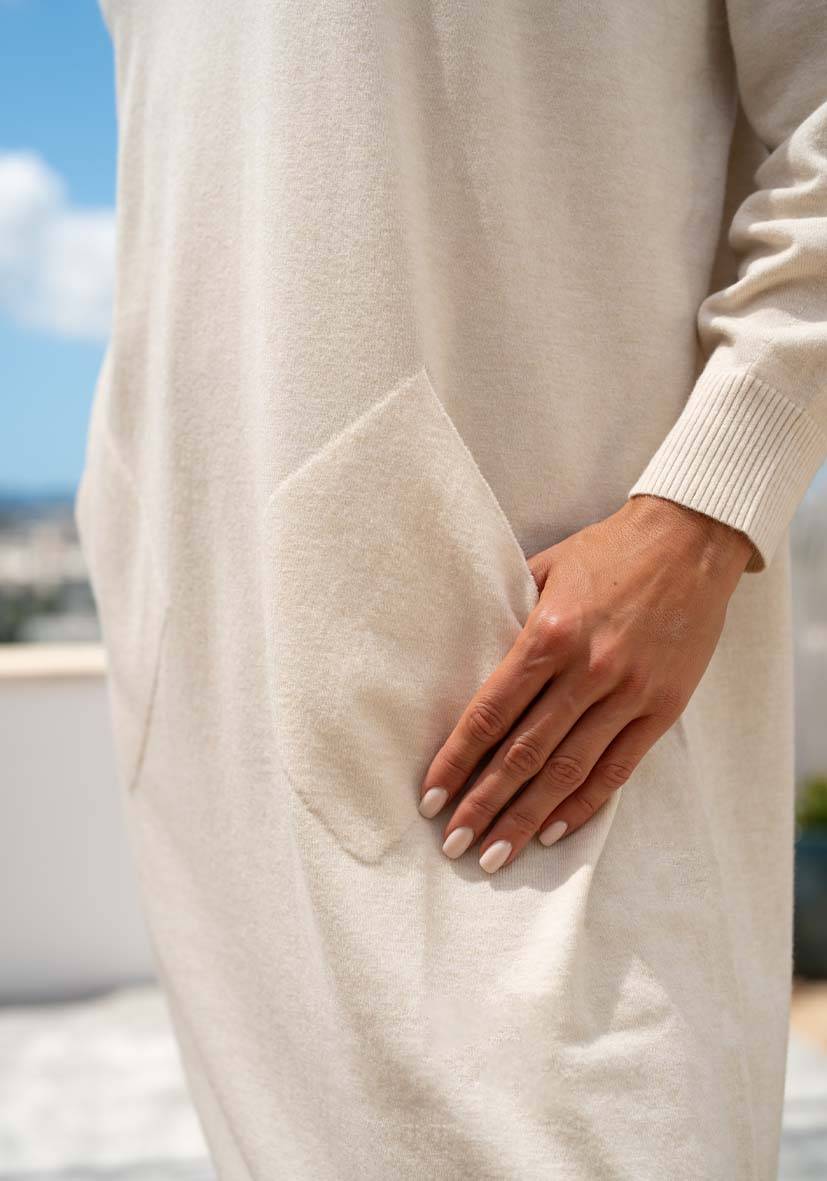 Miss Goodlife Dress Knitted V-Neck With Pockets – Creme