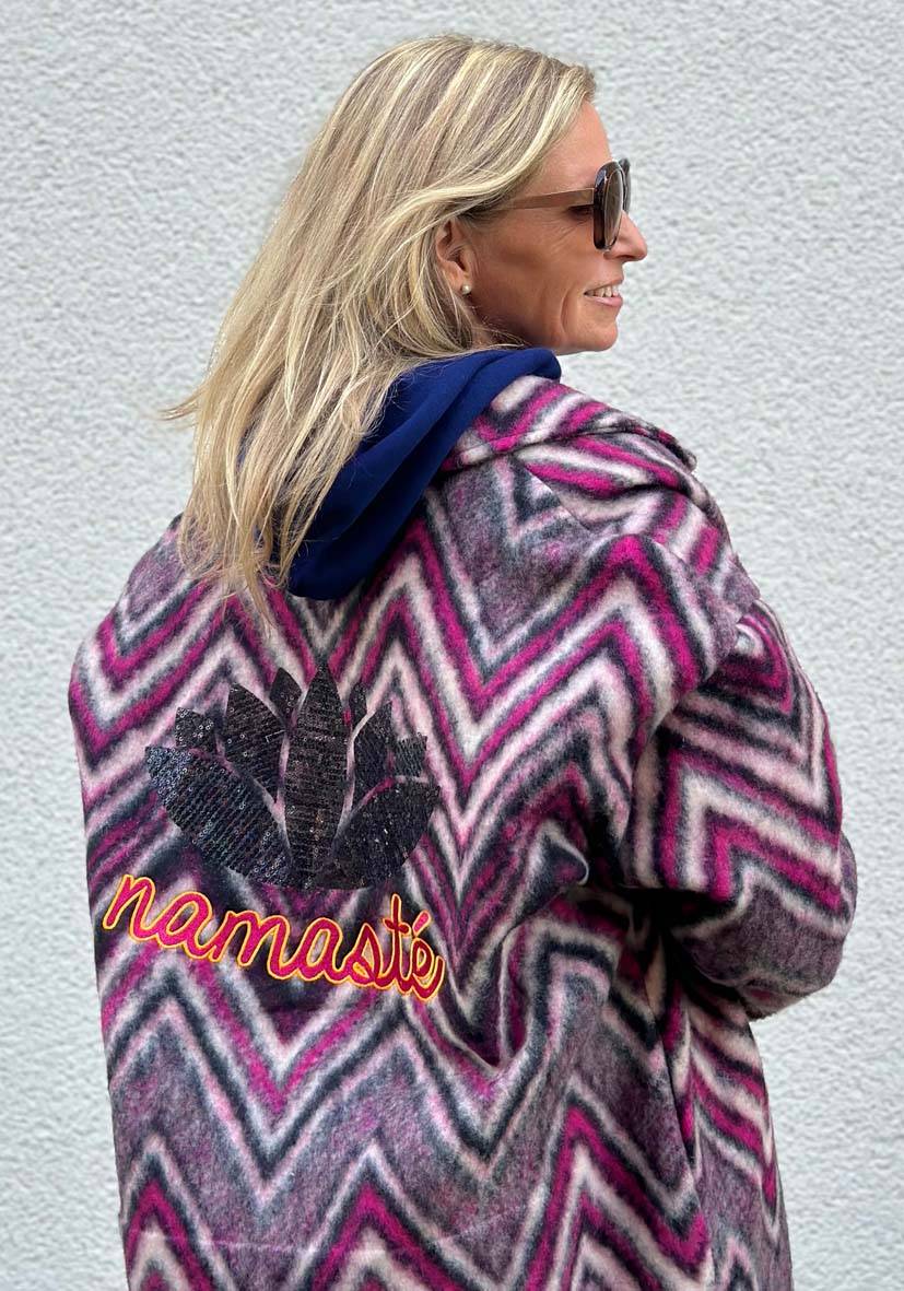 Miss Goodlife Mantel Namasté Zig Zag – Black/berry/sand