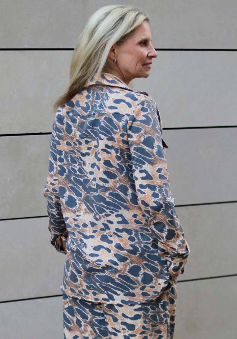 Miss Goodlife Bluse Fancy Leo – Blurred Brown