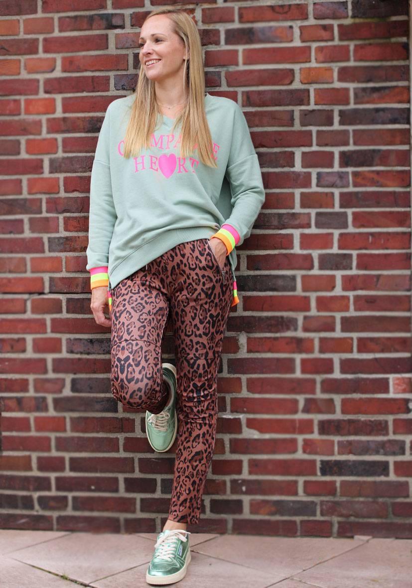 Miss Goodlife Jog-Pants Fancy Leo – brown