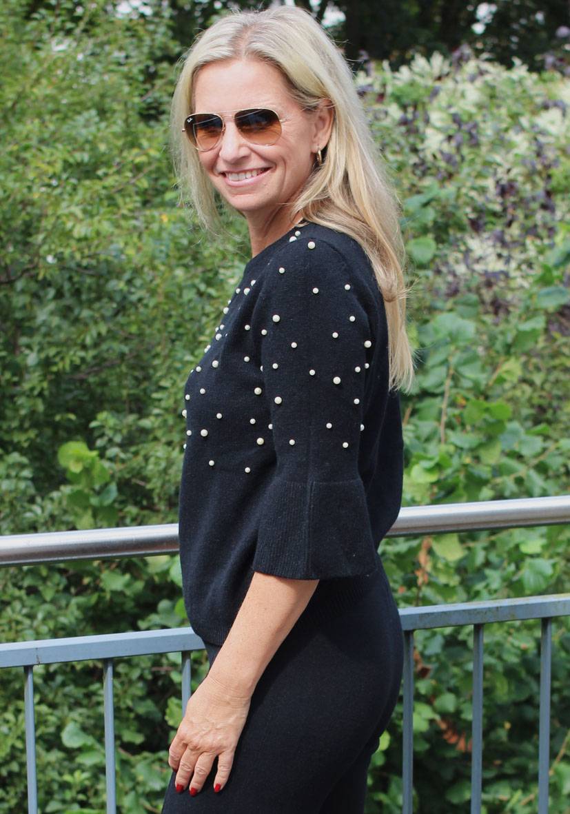 Miss Goodlife Pullover Pearl Roundneck – Black