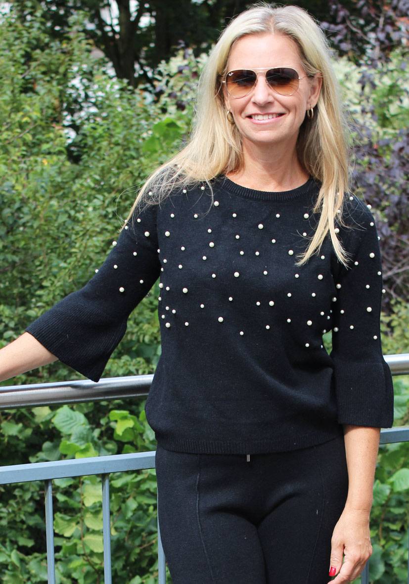 Miss Goodlife Pullover Pearl Roundneck – black