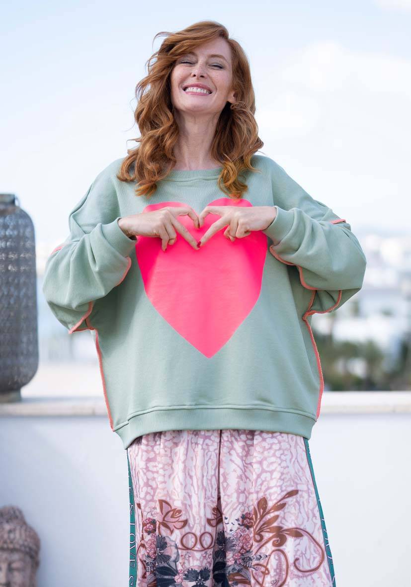 Miss Goodlife Roundneck Big Heart – Almond