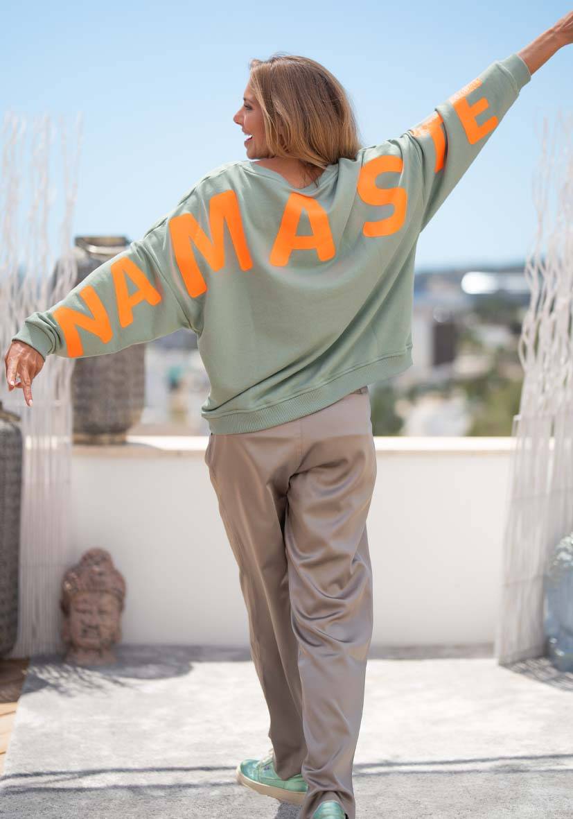 Miss Goodlife Roundneck Double Namasté – Almond