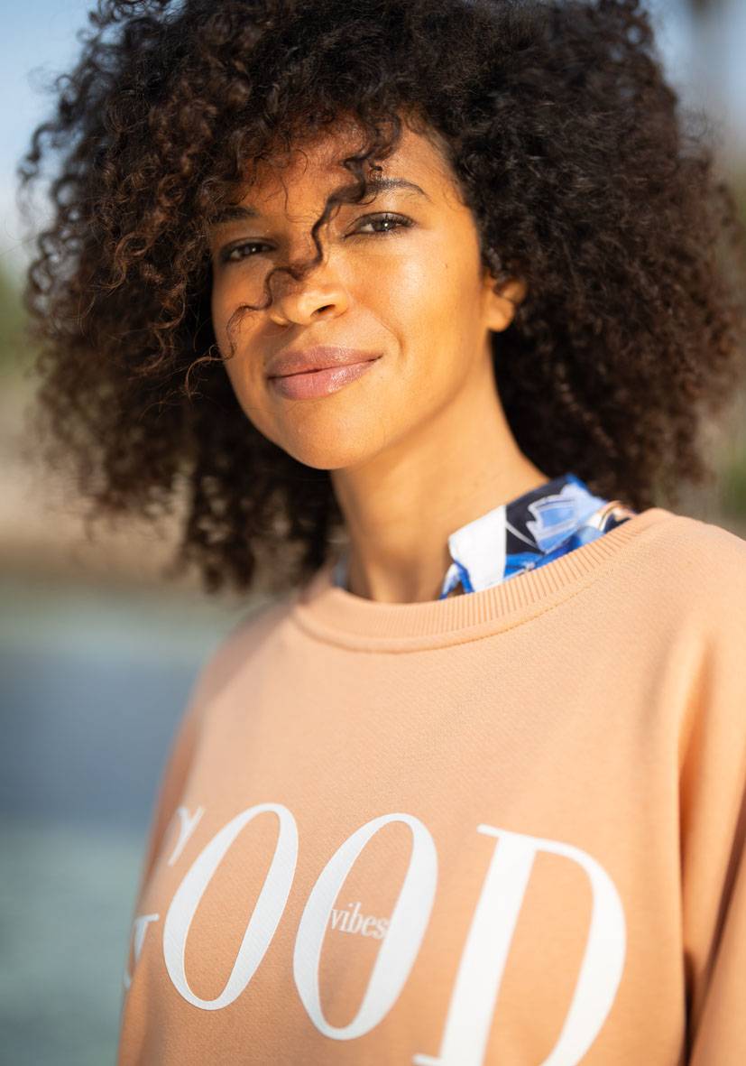 Miss Goodlife Roundneck Good Vibes – Puder