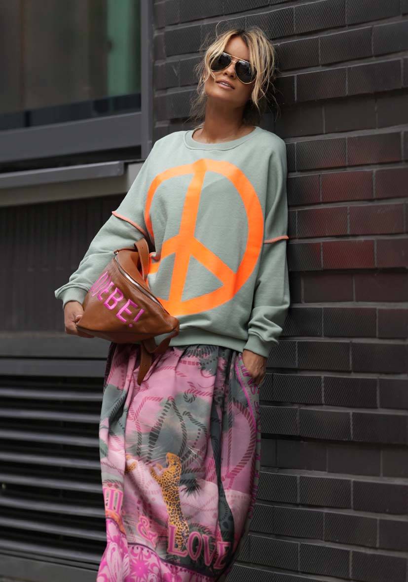 Miss Goodlife Roundneck Peace – Almond
