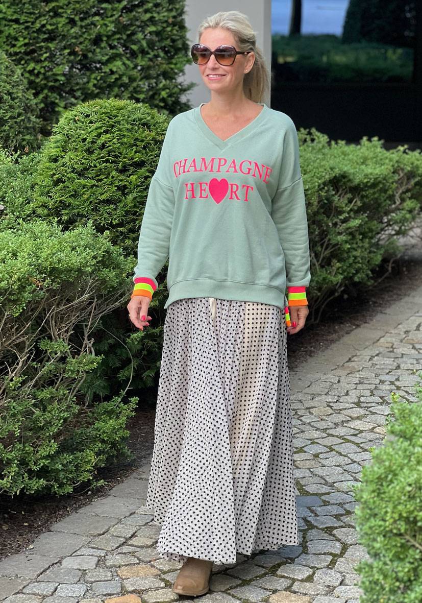 Miss Goodlife V-Neck Champagne Heart – Almond