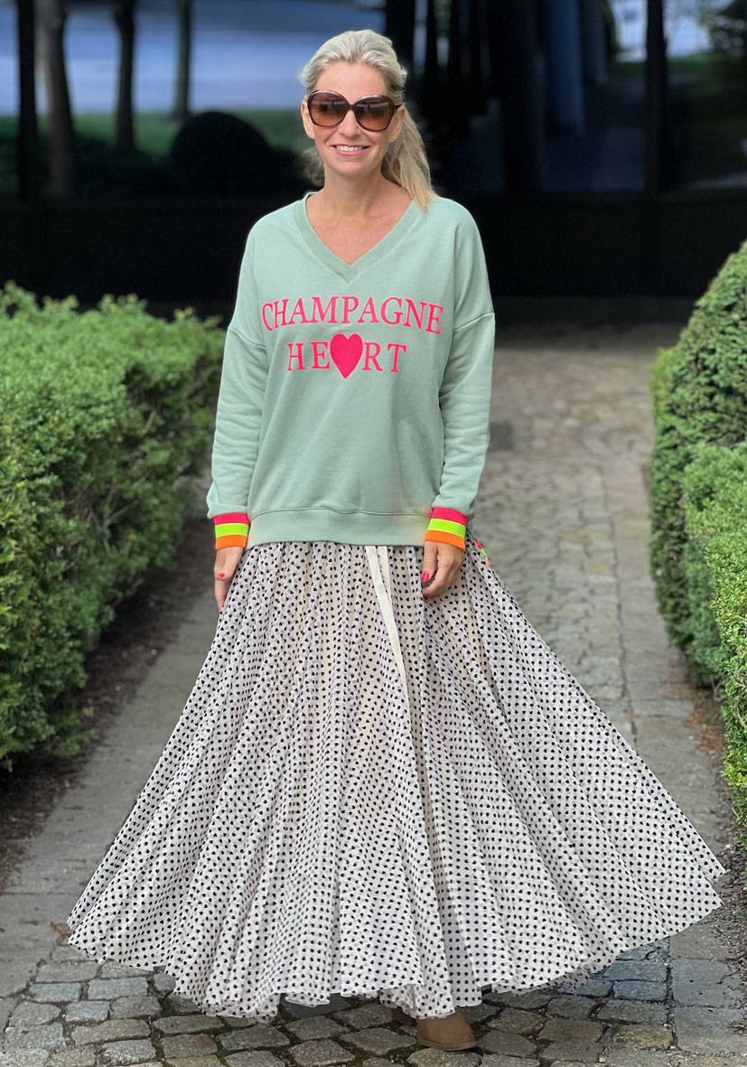 Miss Goodlife V-Neck Champagne Heart – Almond