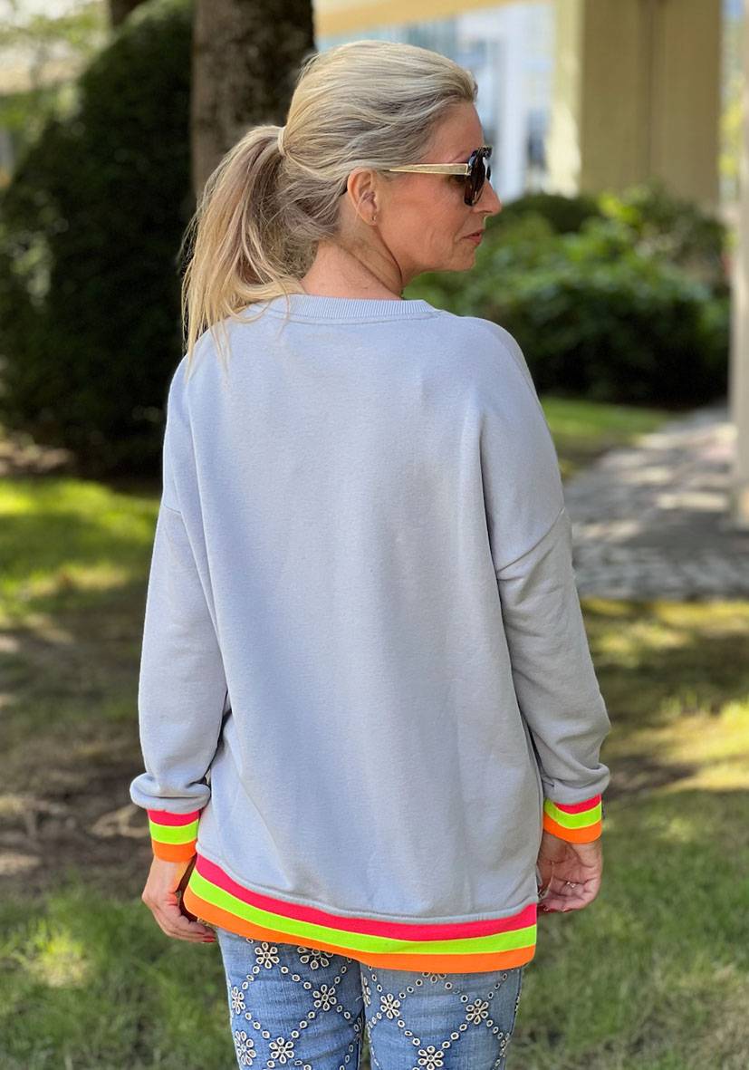 Miss Goodlife V-Neck Crème De La Crème – Grey