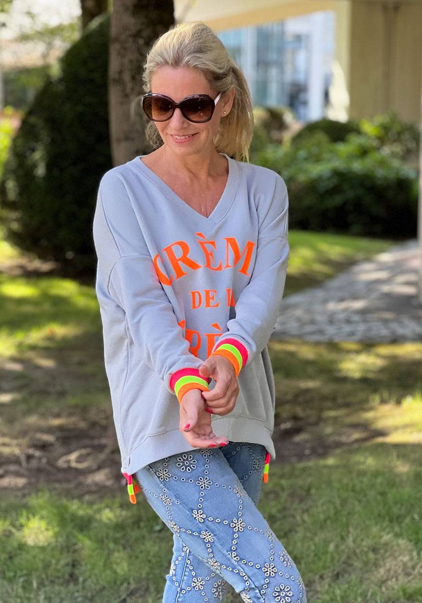 Miss Goodlife V-Neck Crème De La Crème – Grey