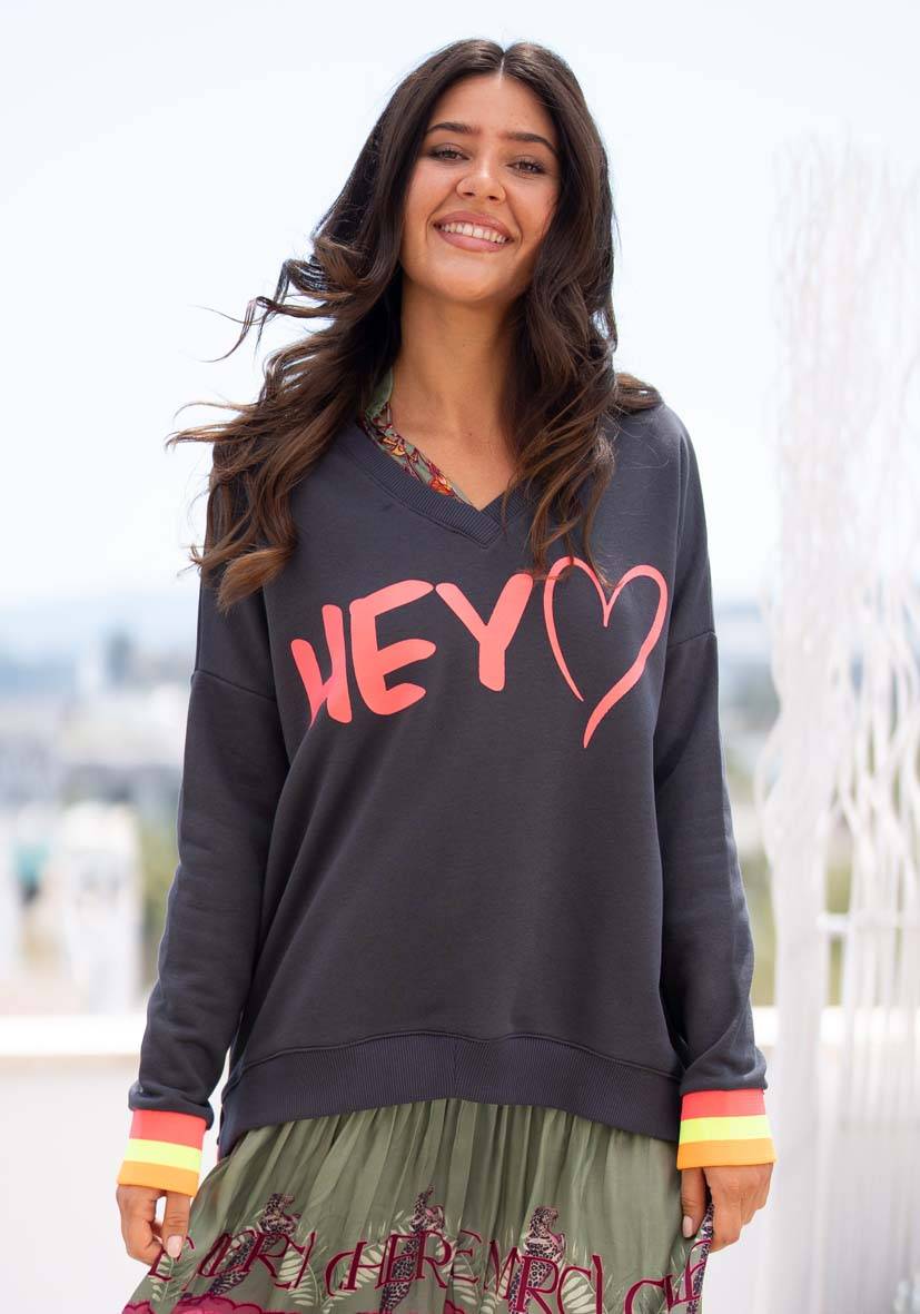 Miss Goodlife V-Neck Hey! – anthracite