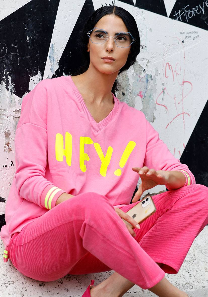 Miss Goodlife V-Neck Hey – Pink/neonyelllow