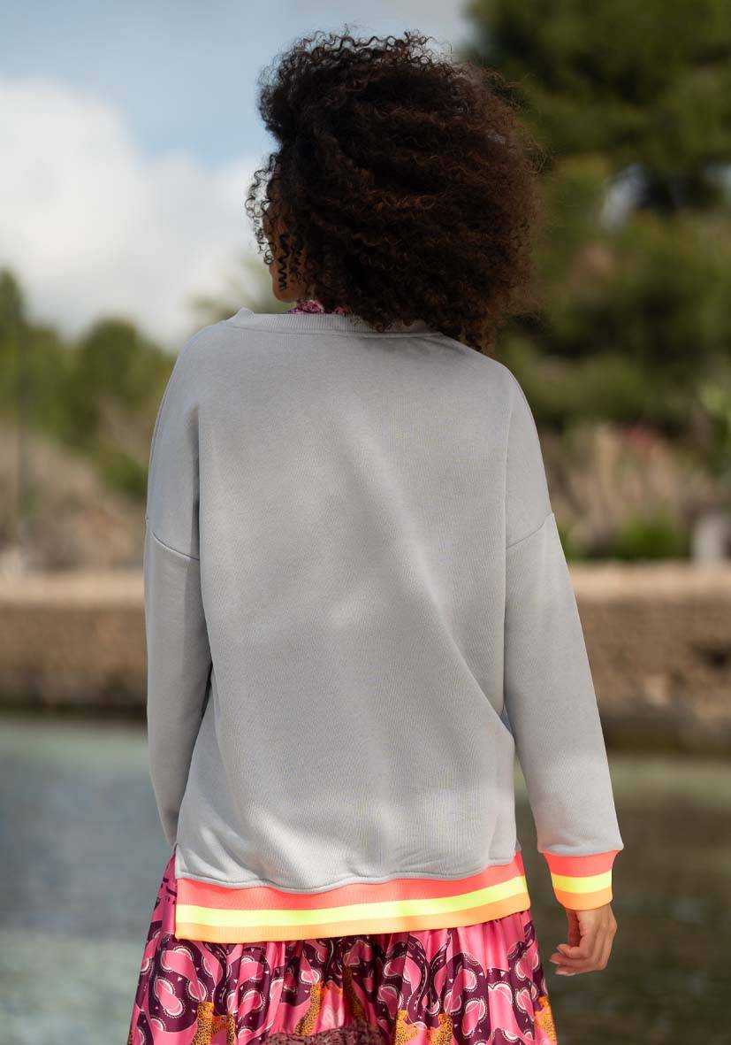 Miss Goodlife V-Neck L(i)ebe – Grey