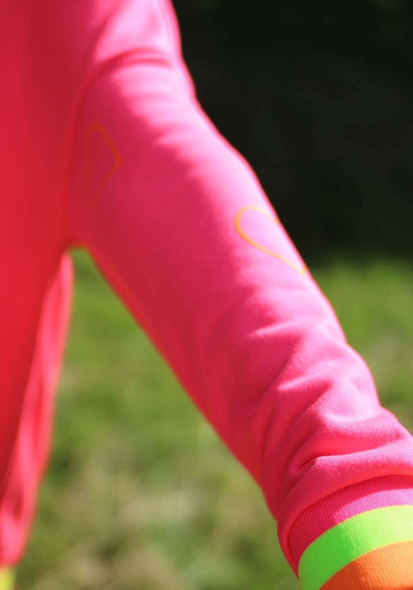 Miss Goodlife V-Neck L(i)ebe Hearts – Neonpink