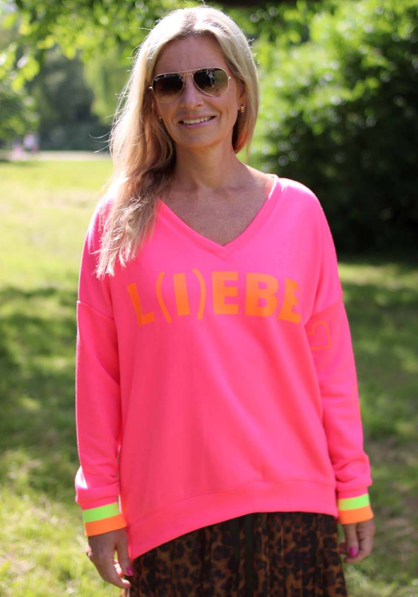 Miss Goodlife V-Neck L(i)ebe Hearts – neonpink