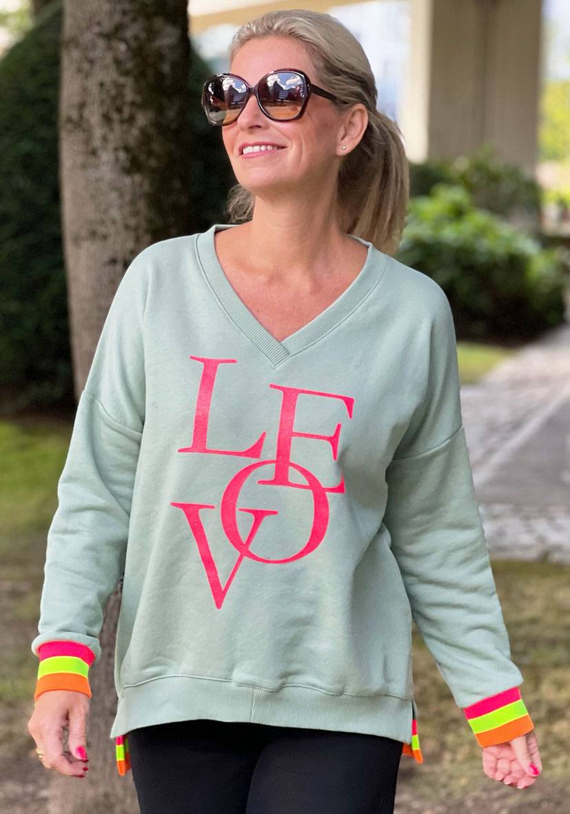 Miss Goodlife V-Neck Love Glitter – almond