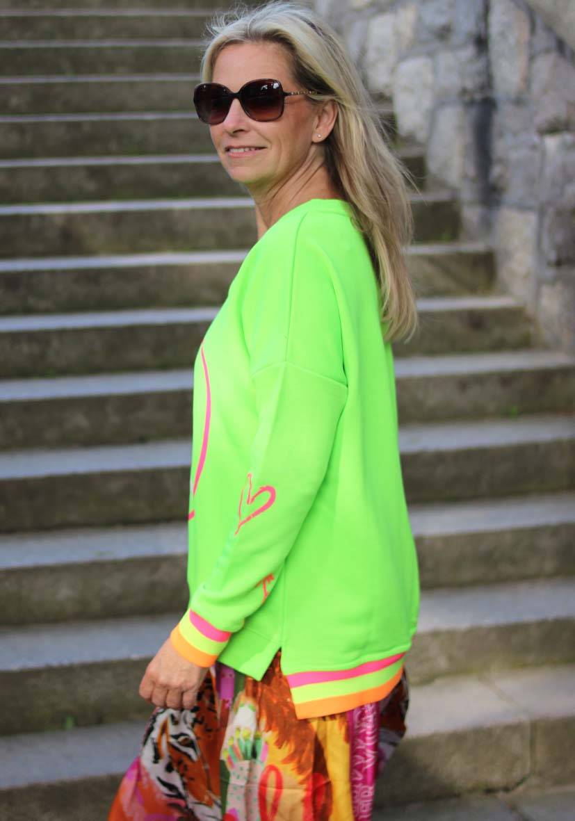 Miss Goodlife V-Neck Smile Ibiza – Neongreen