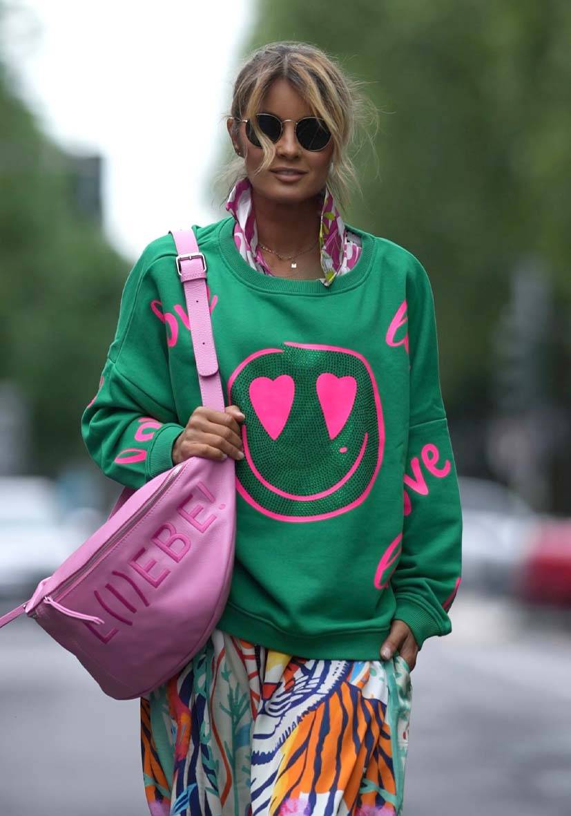 Miss Goodlife Roundneck Love Heartface Strass – green