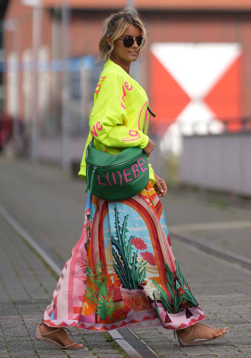 Miss Goodlife Roundneck Love Heartface Strass – Neonyellow