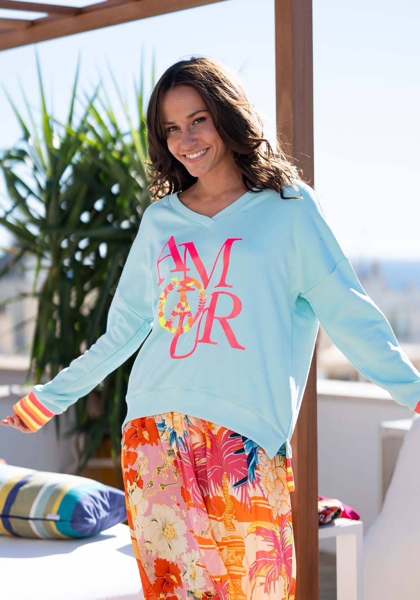 Miss Goodlife V-Neck Amour Peace – Lightblue/neonpink