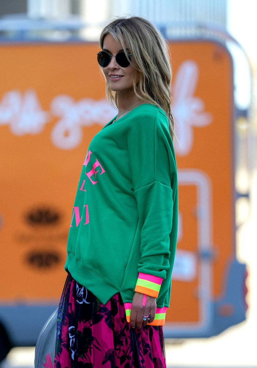 Miss Goodlife V-Neck Crème De La Crème – Green/neonpink