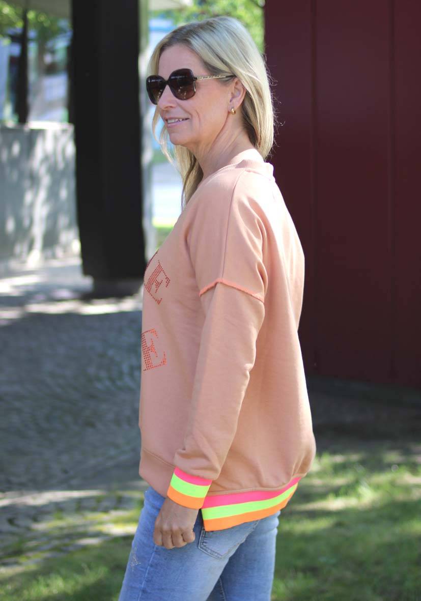 Miss Goodlife V-Neck Crème De La Crème Strass – Puder