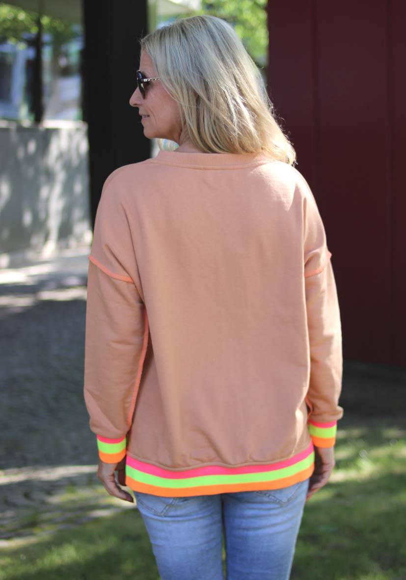 Miss Goodlife V-Neck Crème De La Crème Strass – Puder