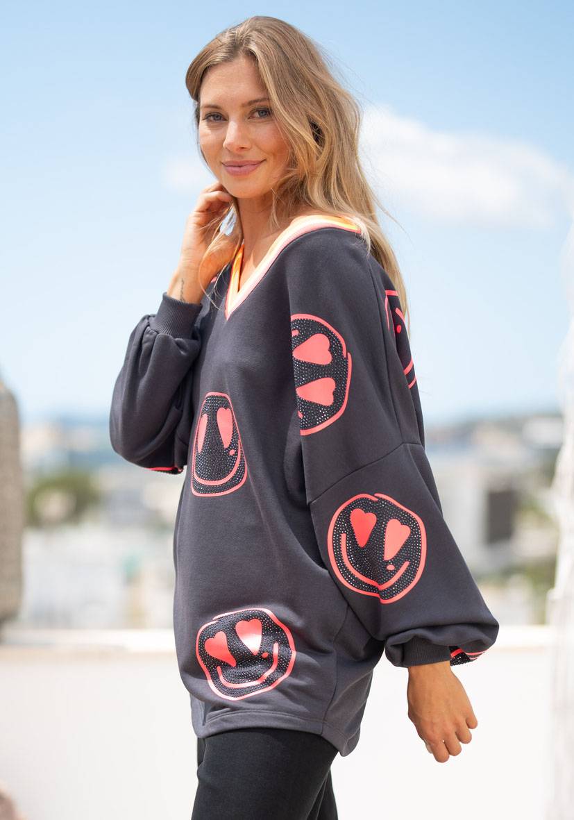 Miss Goodlife V-Neck Heartface Allover Strass – Anthracite