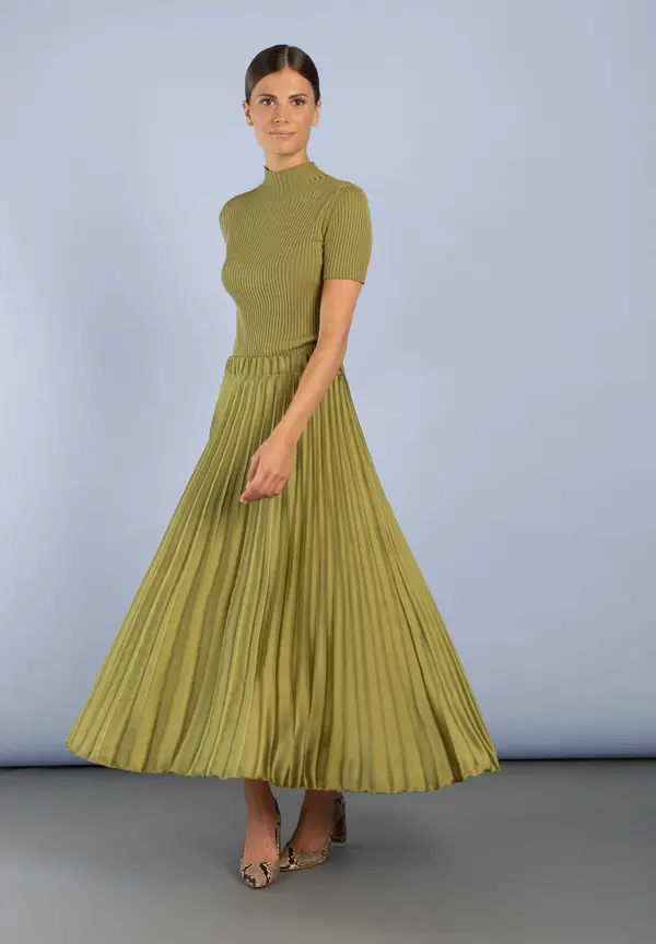 More & More Satin Plisséerock, Soft Moss Green