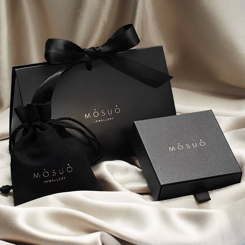 Mosuo Jewellery Diamant Buchstaben Halskette “W”- Vermeil