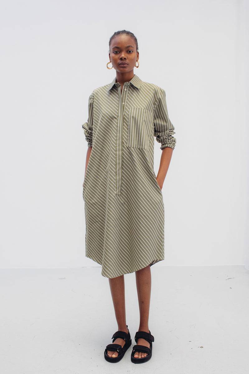 Mykke Hofmann Bio-Baumwoll-Popeline-Kleid Keila in Salbei-grün