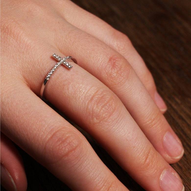 Nana Kay Very Petite Ring Kreuz