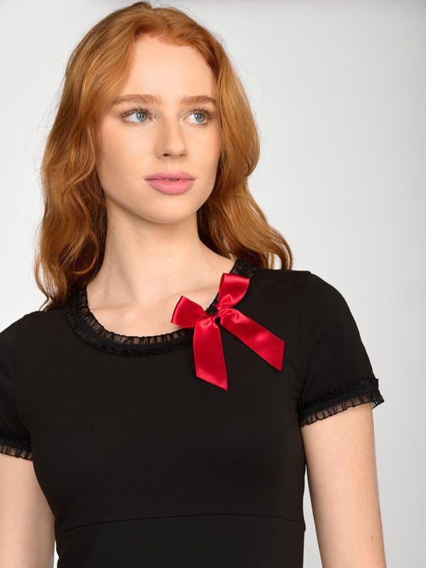 Nastrovje Potsdam Pussy Deluxe Bow On Black Shirt Female Schwarz