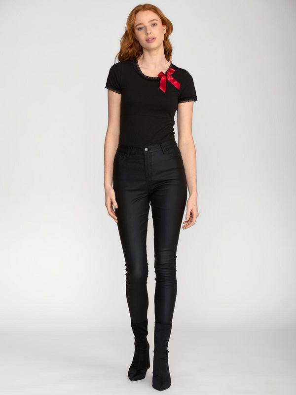 Nastrovje Potsdam Pussy Deluxe Bow On Black Shirt female schwarz Nastrovje Potsdam Pussy Deluxe Bow On Black Shirt female schwarz