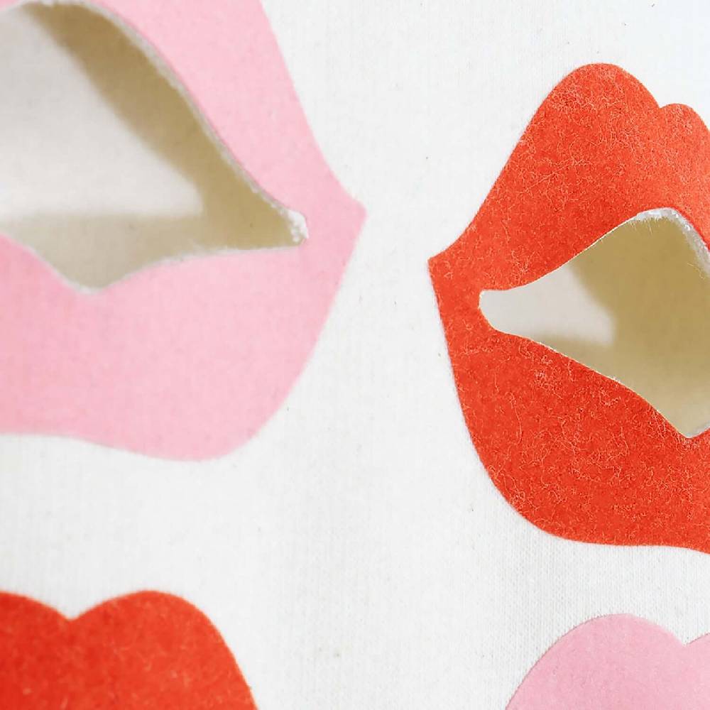 NIL+MON Crop Hoodie "Lovely Lips"