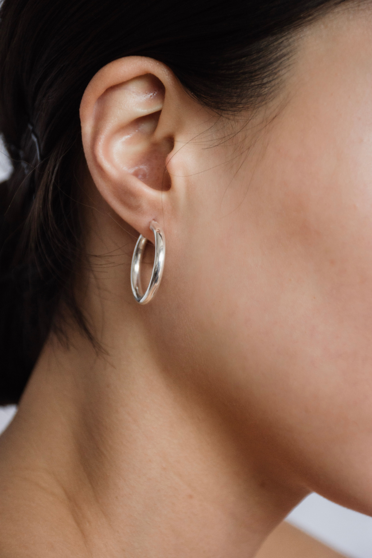 Nina Kastens Essential White Gold Hoops