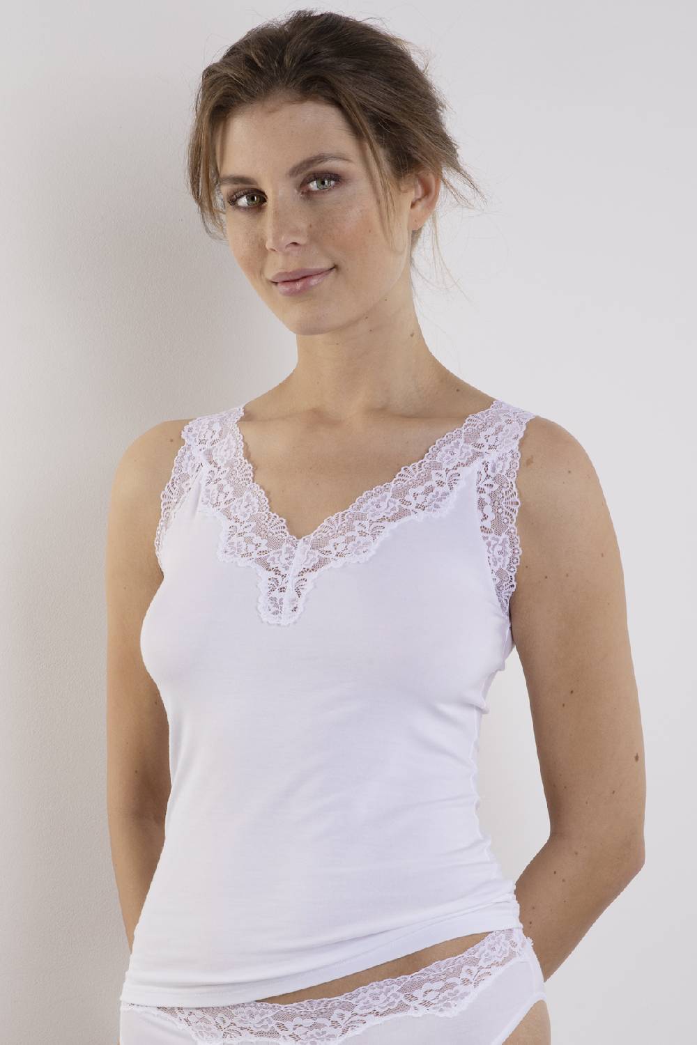 Nina Von C. Achselhemd, ROMANCE