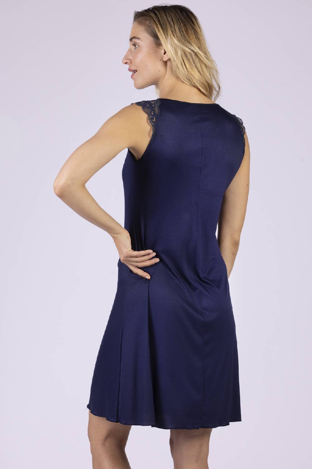 Nina Von C. Negligé