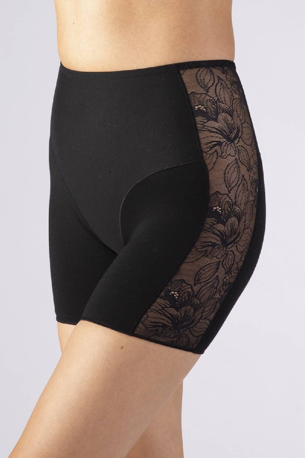 Nina Von C. Shorts, COTTON SHAPE