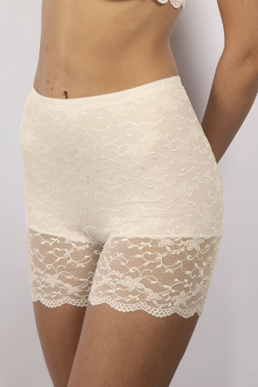 Nina Von C. Spitzen-Shorts, SILVER EDITION